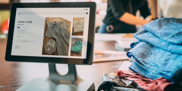 Loyalty Program Integration into Ecommerce Merchandising